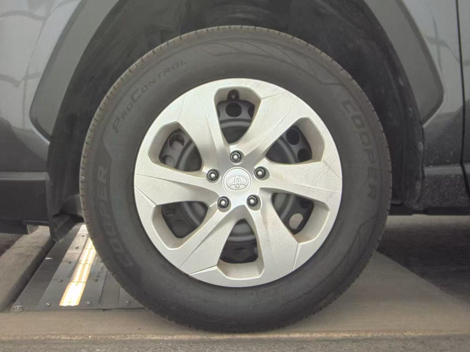 2019 Toyota RAV4 LE FWD