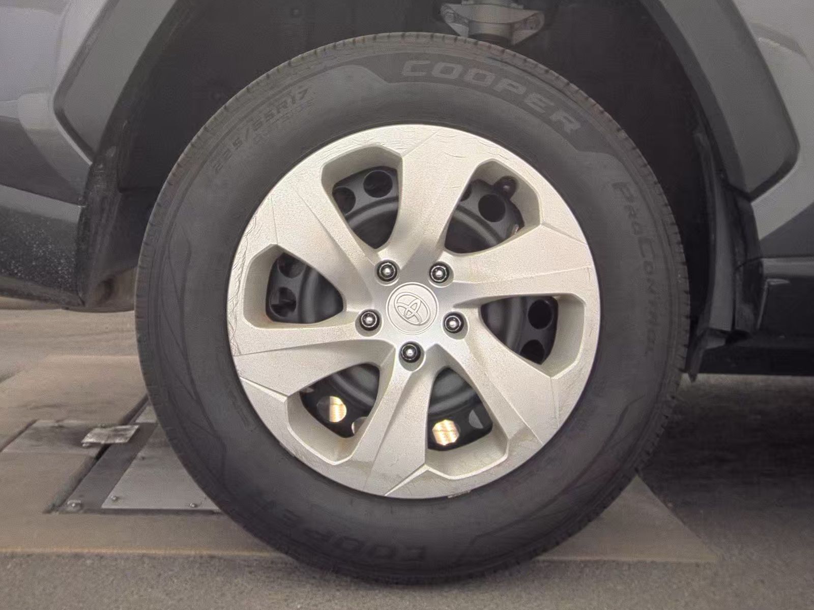 2019 Toyota RAV4 LE FWD
