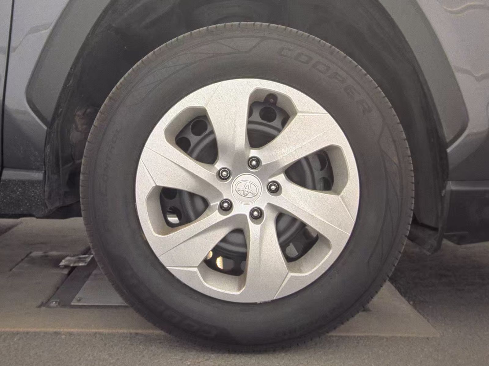 2019 Toyota RAV4 LE FWD