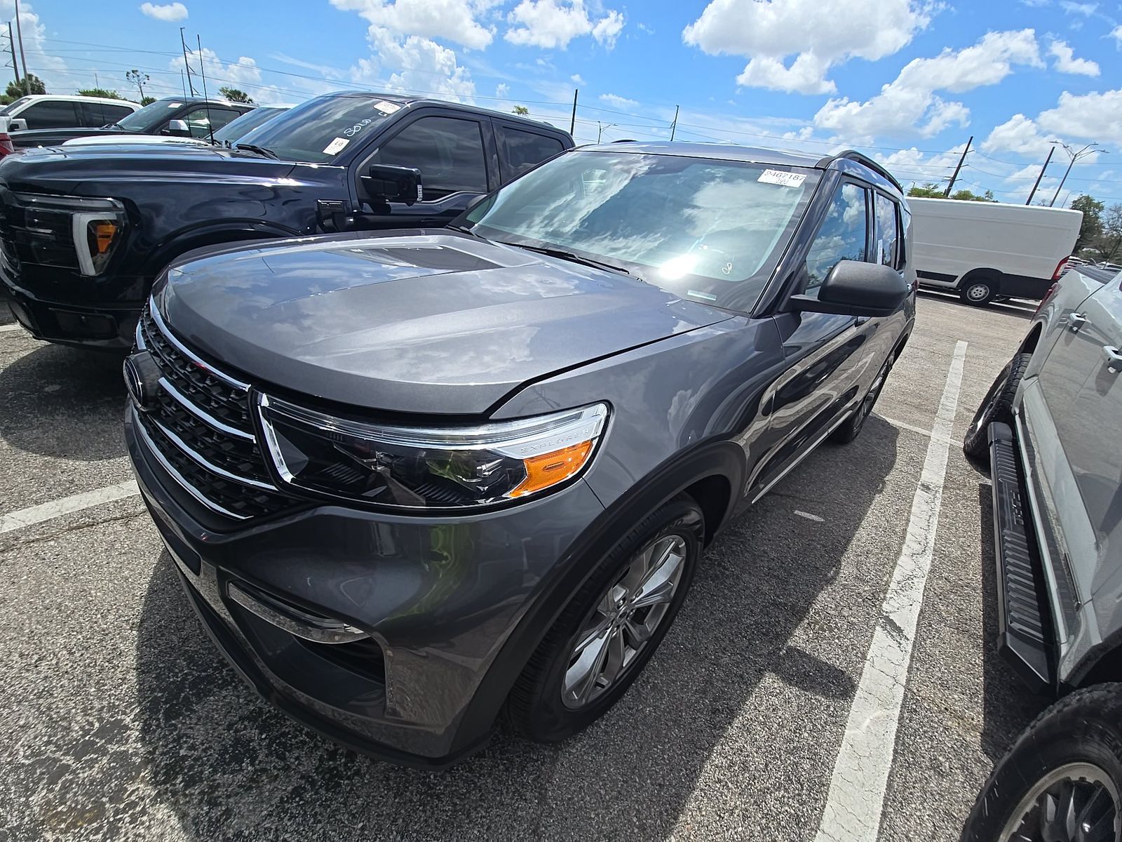 2023 Ford Explorer XLT RWD