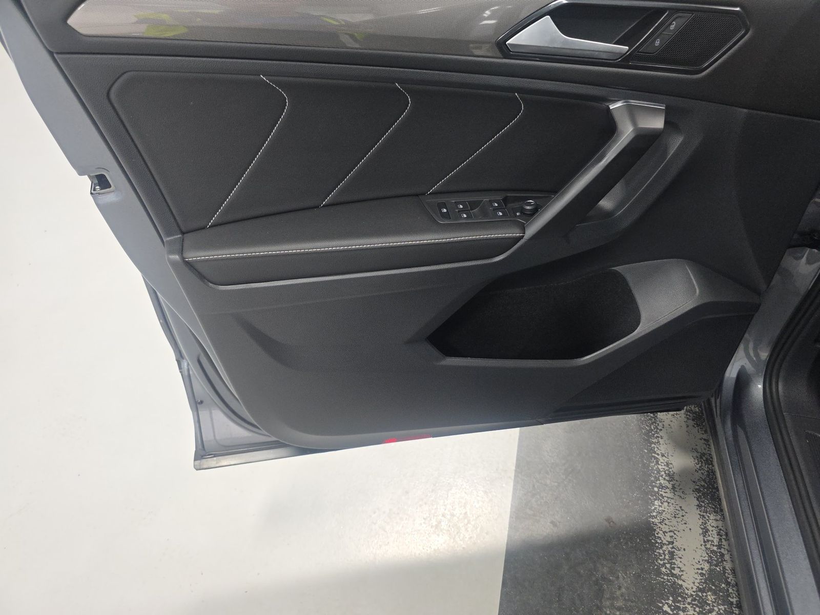 2023 Volkswagen Tiguan 2.0T SE FWD