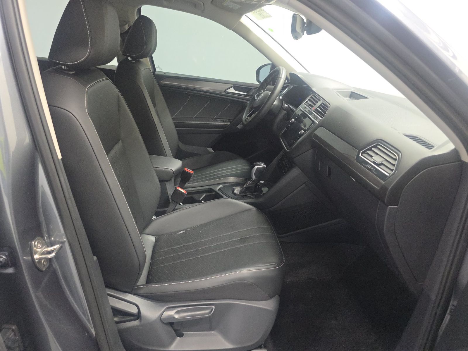 2023 Volkswagen Tiguan 2.0T SE FWD
