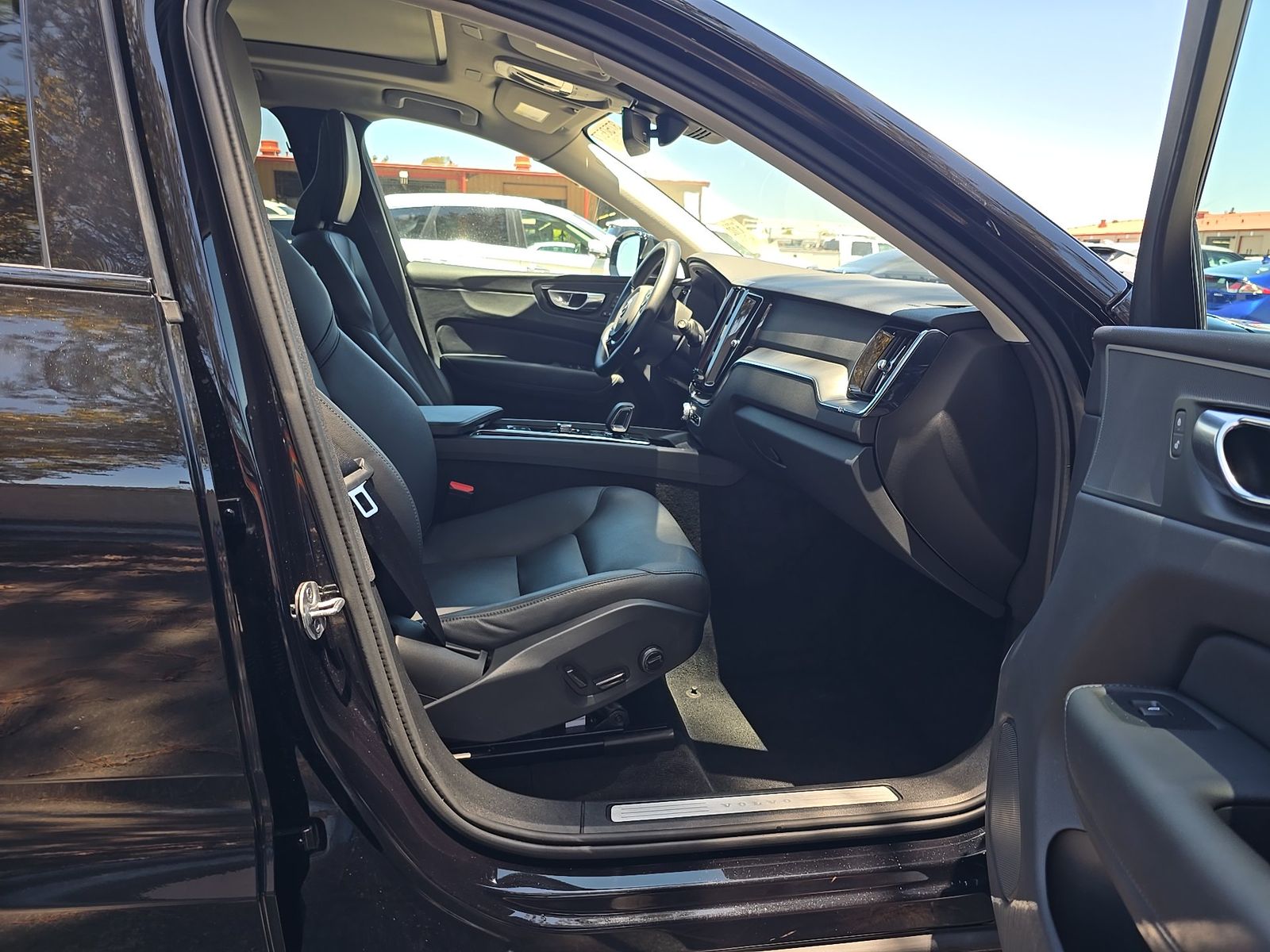2025 Volvo XC60 B5 Core FWD