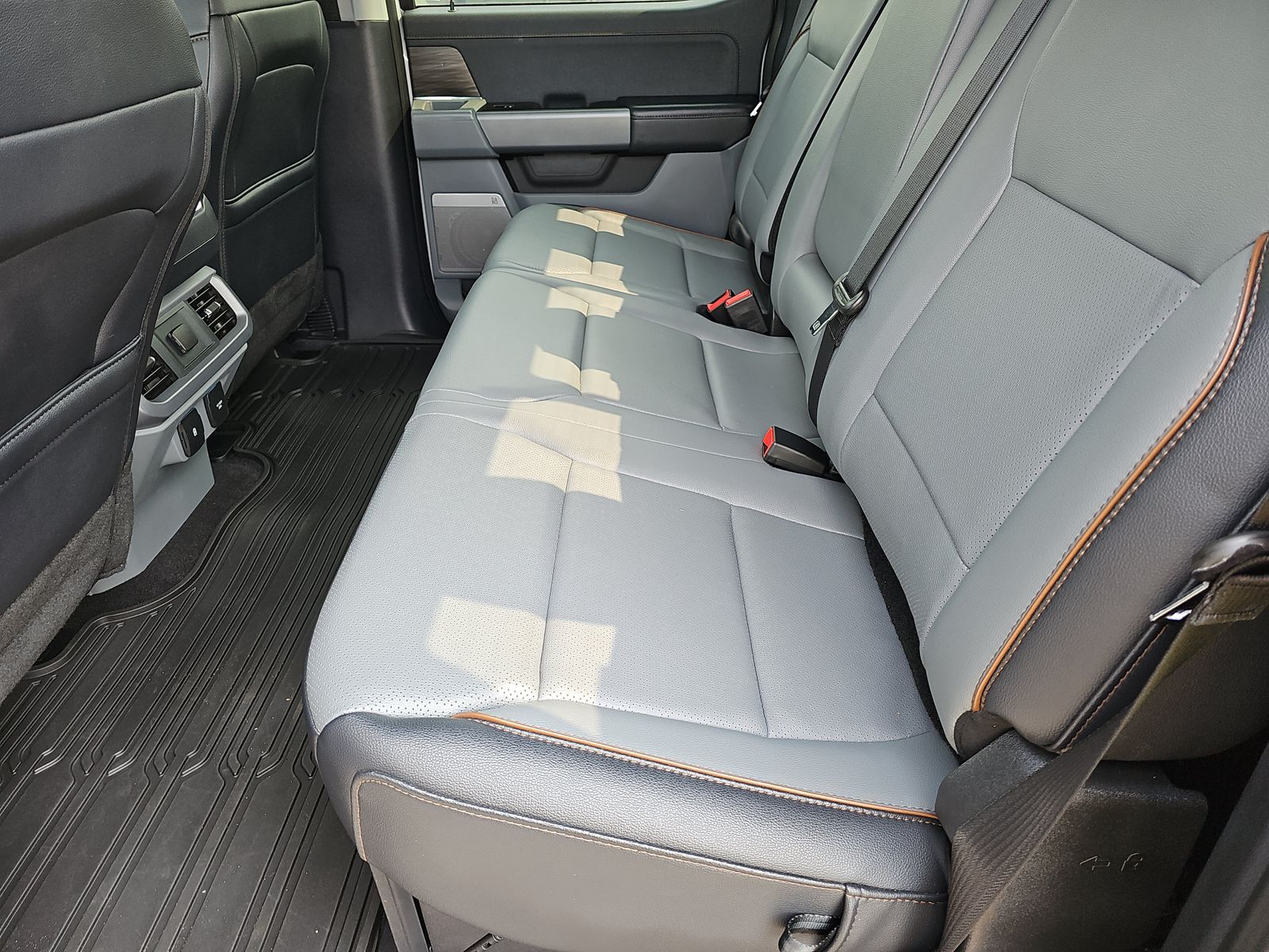 2025 Ford F-150 Hybrid Lariat AWD