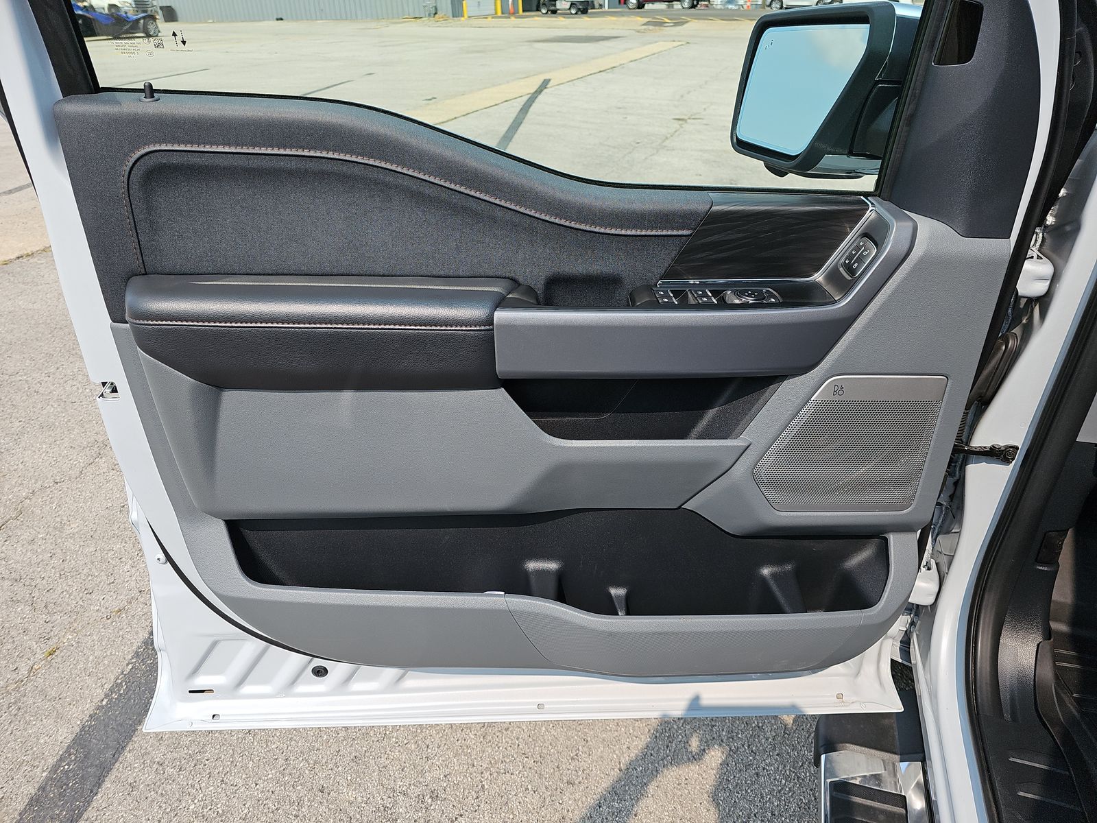 2025 Ford F-150 Hybrid Lariat AWD