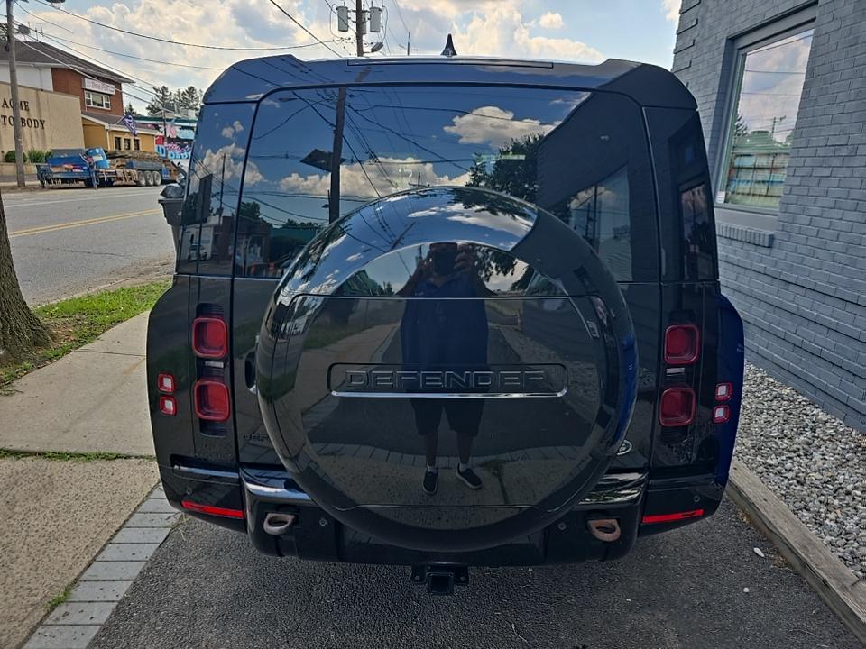 2023 Land Rover Defender 130 X-Dynamic SE AWD