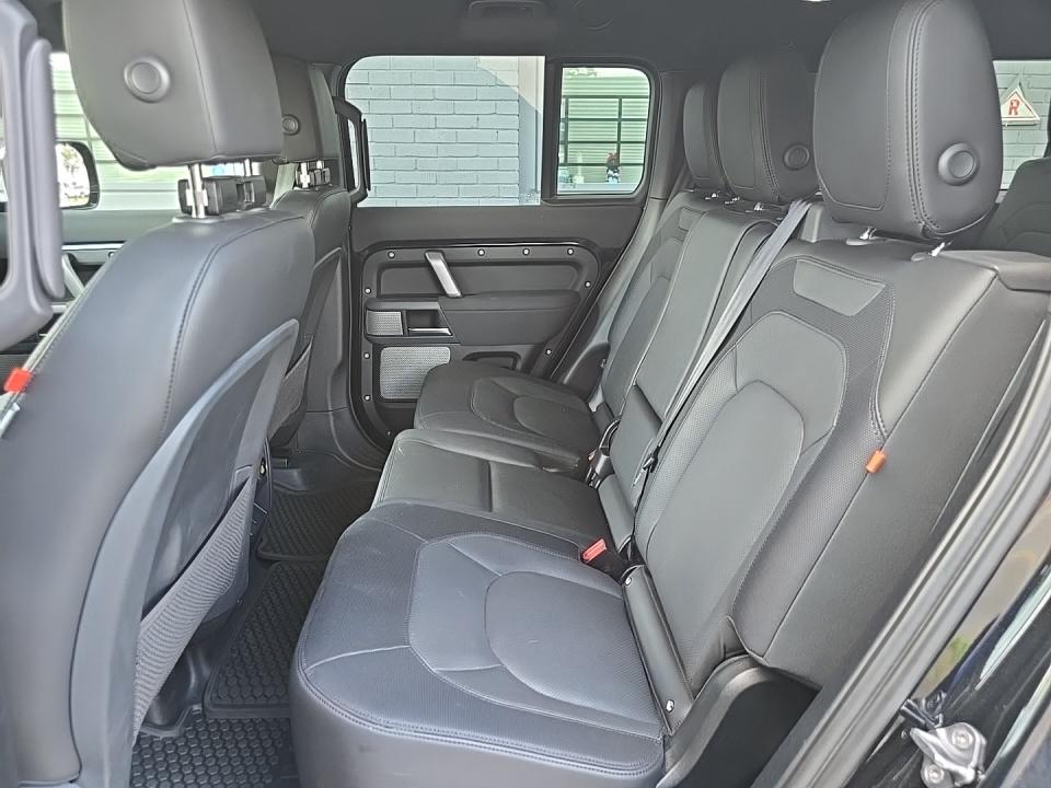2023 Land Rover Defender 130 X-Dynamic SE AWD