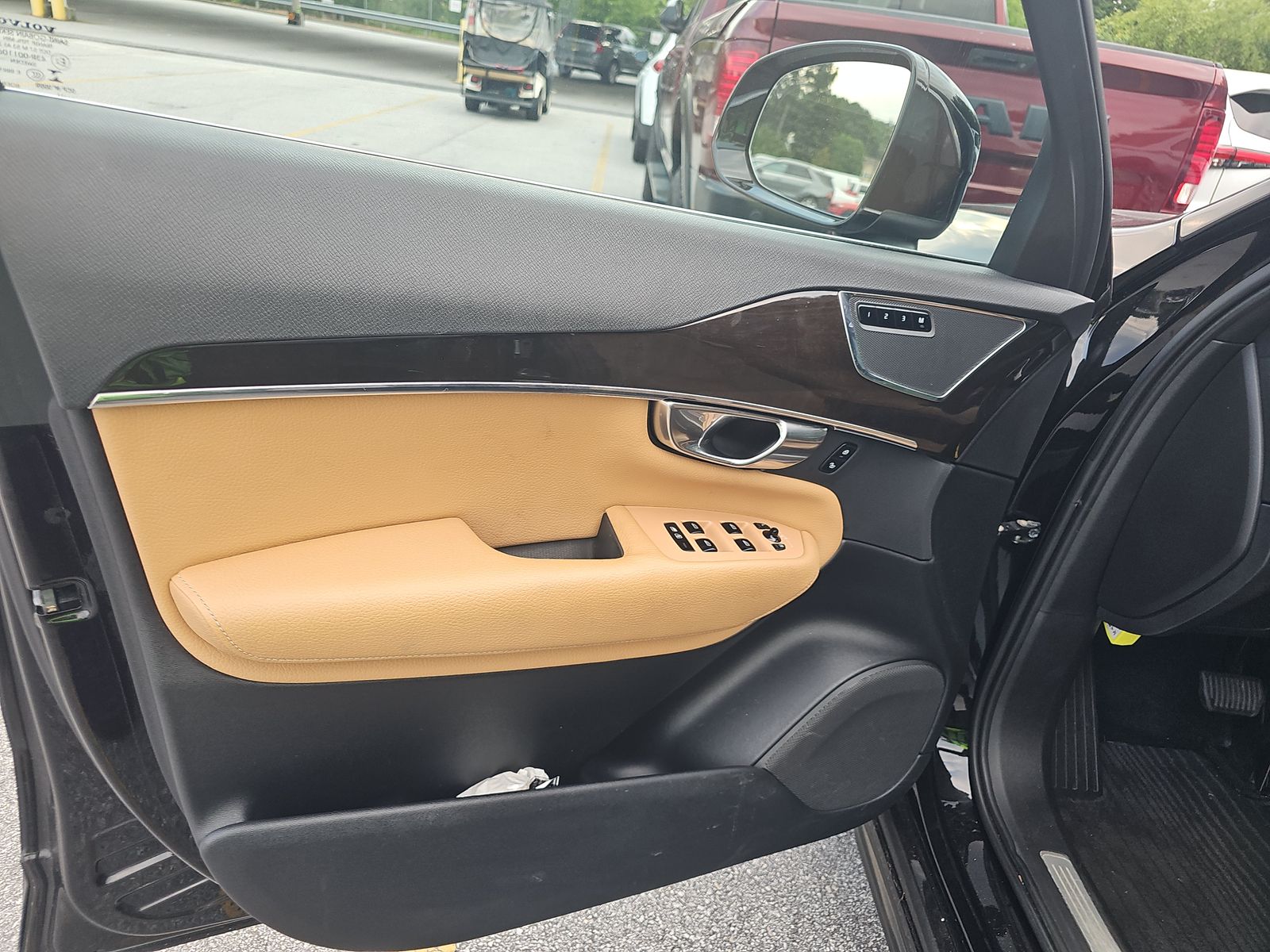 2018 Volvo XC90 T6 Momentum AWD