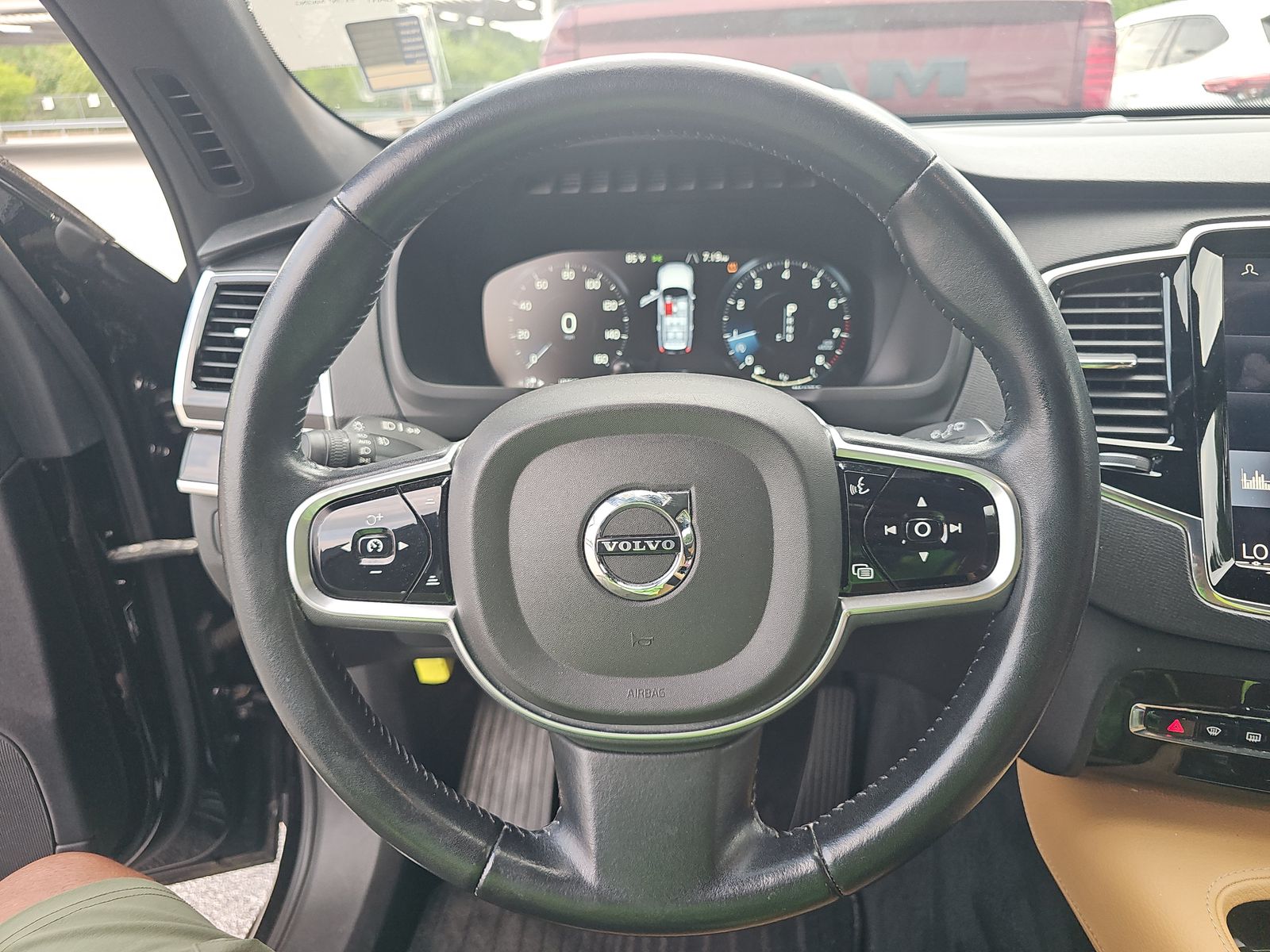 2018 Volvo XC90 T6 Momentum AWD