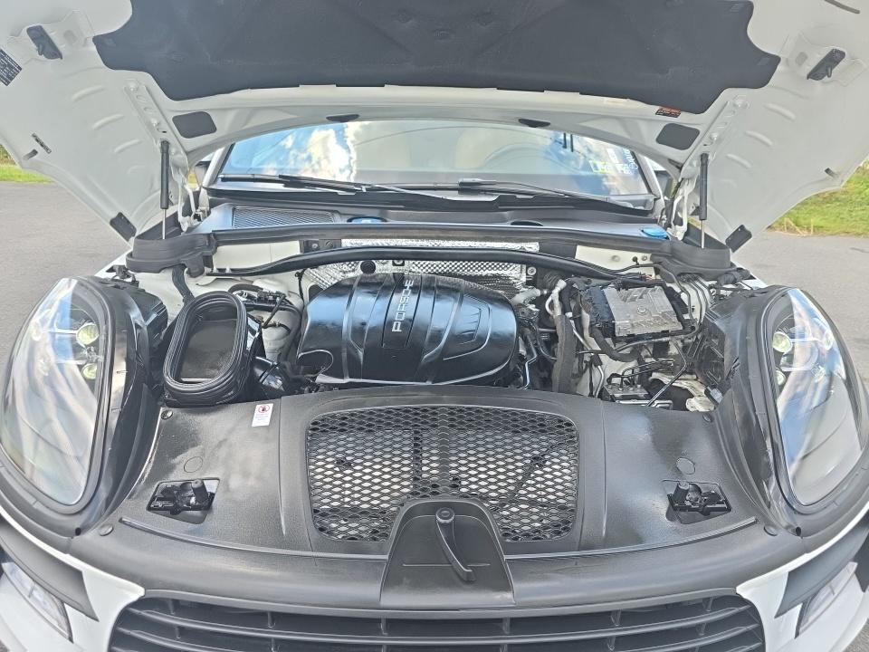 2020 Porsche Macan Base AWD