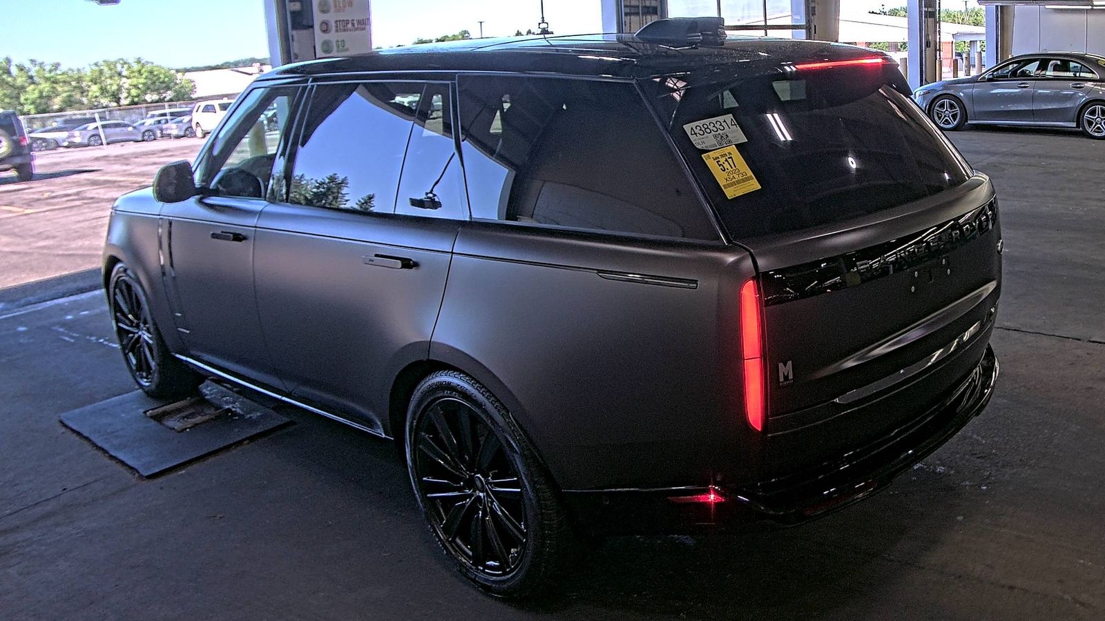 2023 Land Rover Range Rover SE LWB AWD