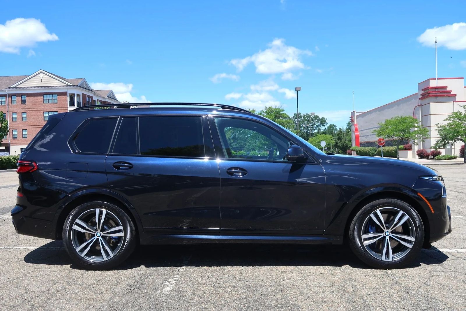 2023 BMW X7 xDrive40i AWD