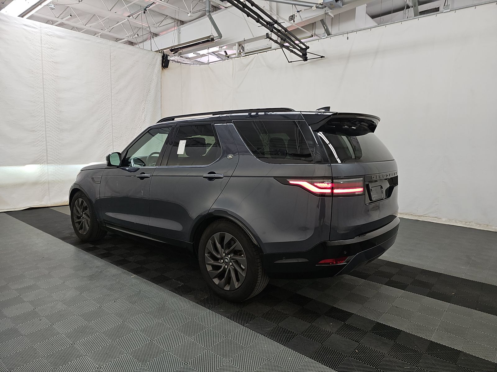 2024 Land Rover Discovery Dynamic SE AWD