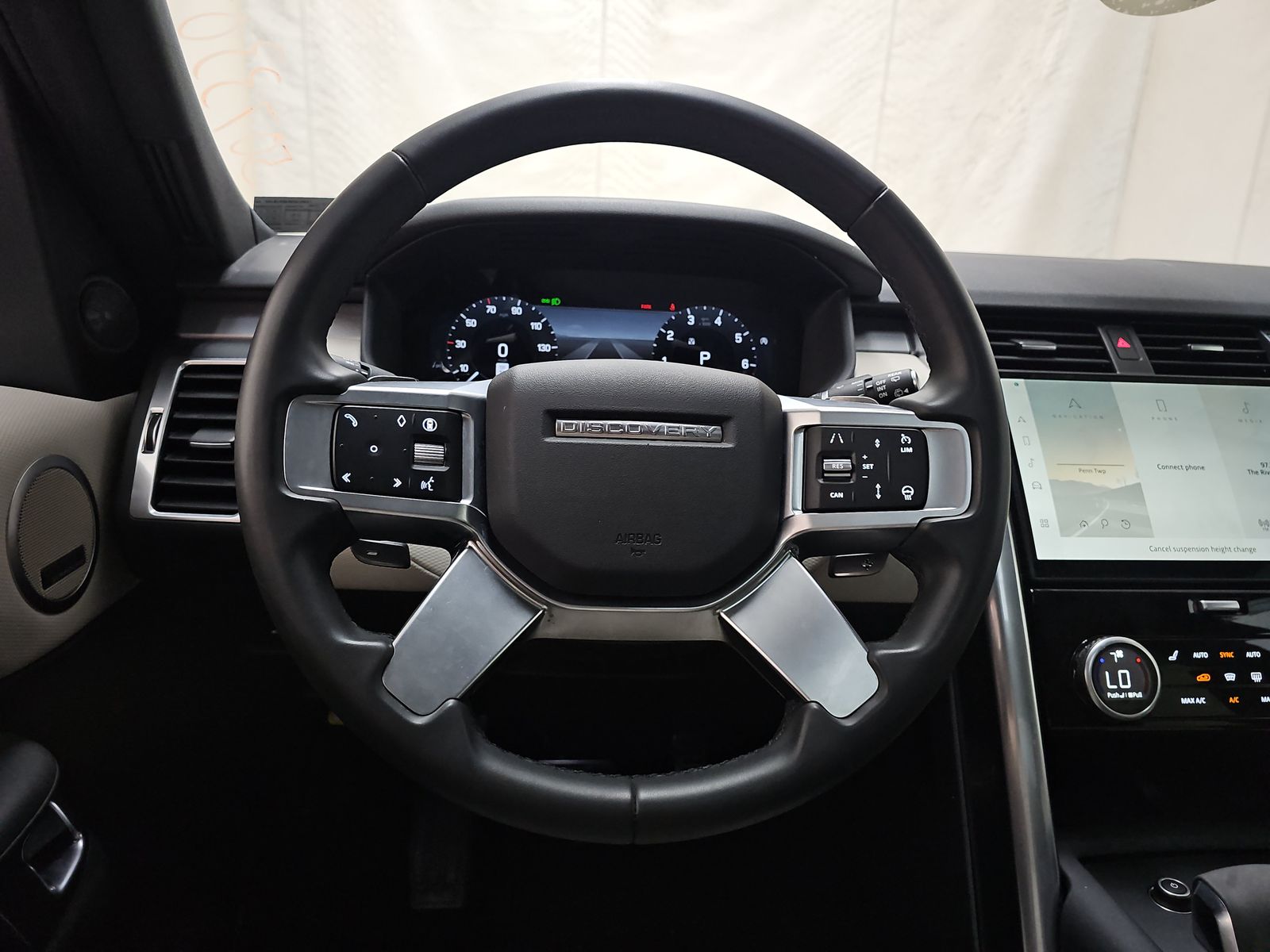 2024 Land Rover Discovery Dynamic SE AWD