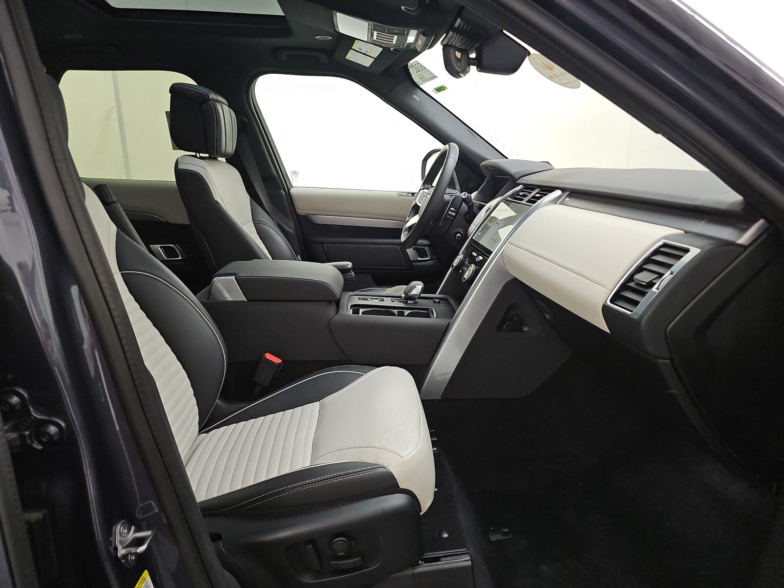 2024 Land Rover Discovery Dynamic SE AWD