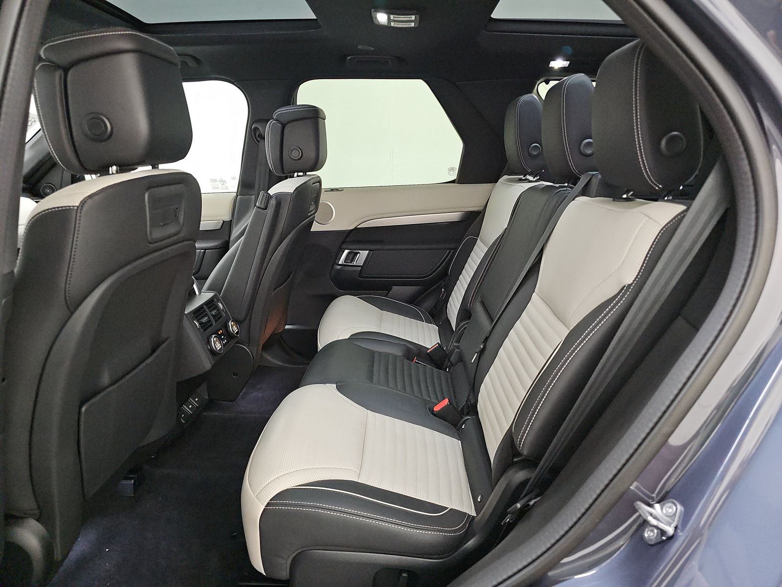 2024 Land Rover Discovery Dynamic SE AWD