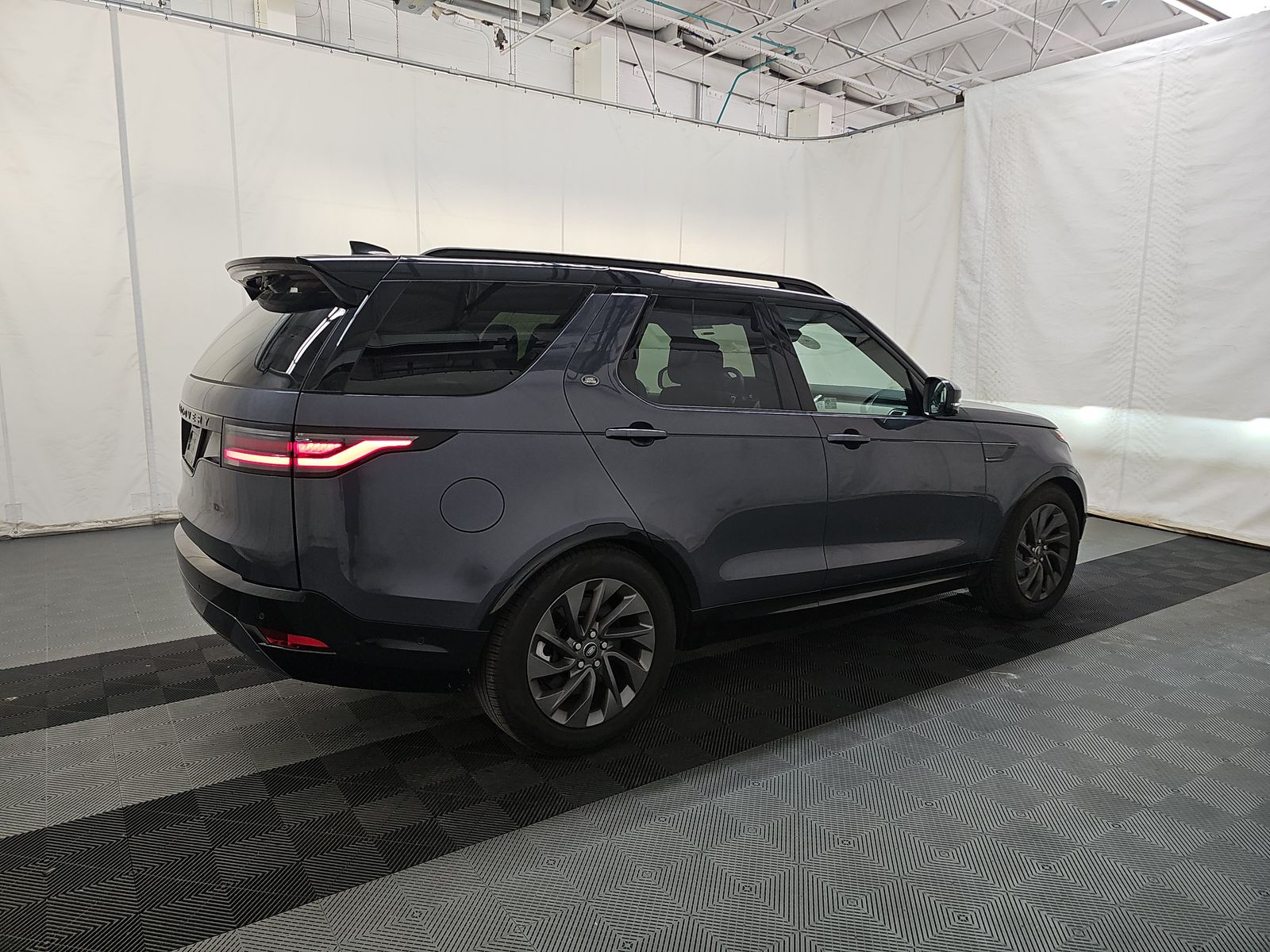 2024 Land Rover Discovery Dynamic SE AWD
