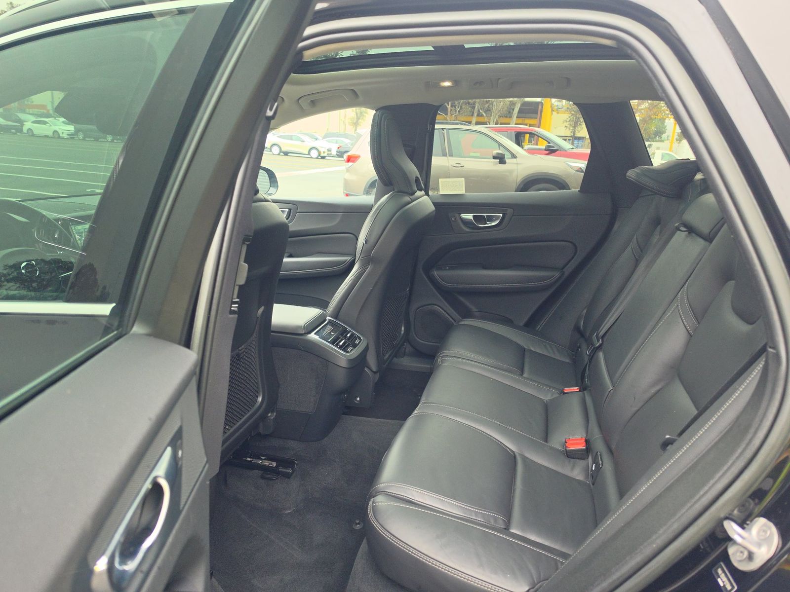 2023 Volvo XC60 B5 Ultimate FWD