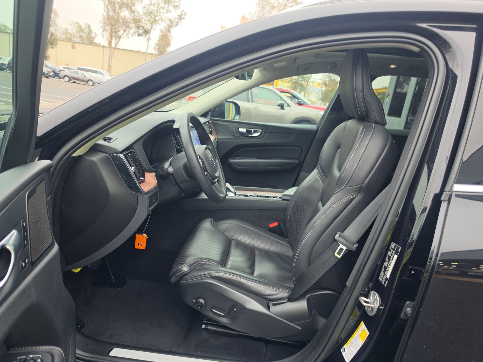 2023 Volvo XC60 B5 Ultimate FWD