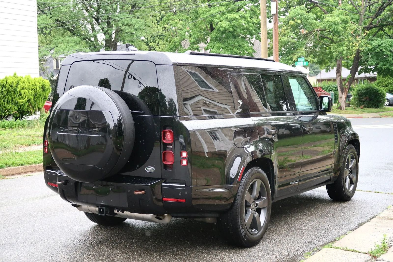 2023 Land Rover Defender 130 X-Dynamic SE AWD