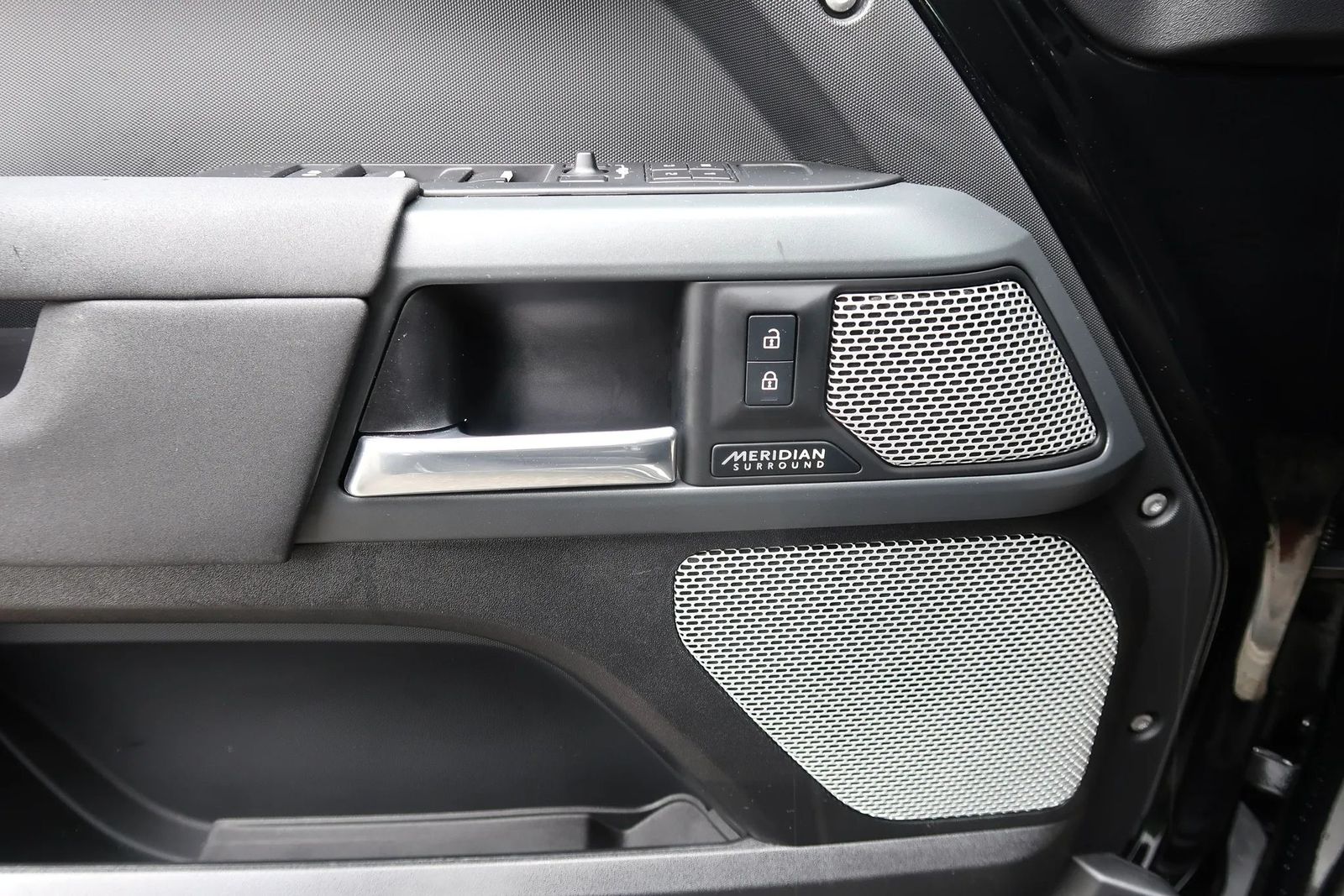 2023 Land Rover Defender 130 X-Dynamic SE AWD