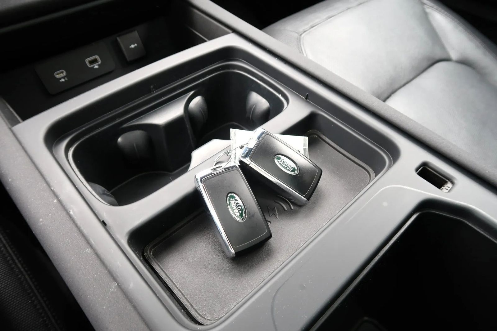 2023 Land Rover Defender 130 X-Dynamic SE AWD