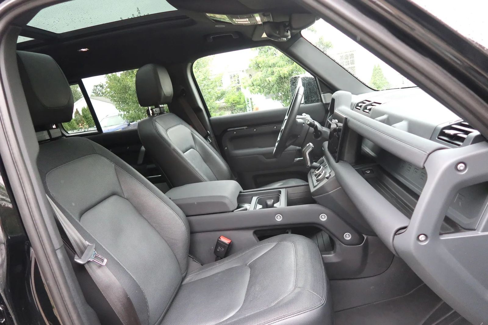 2023 Land Rover Defender 130 X-Dynamic SE AWD