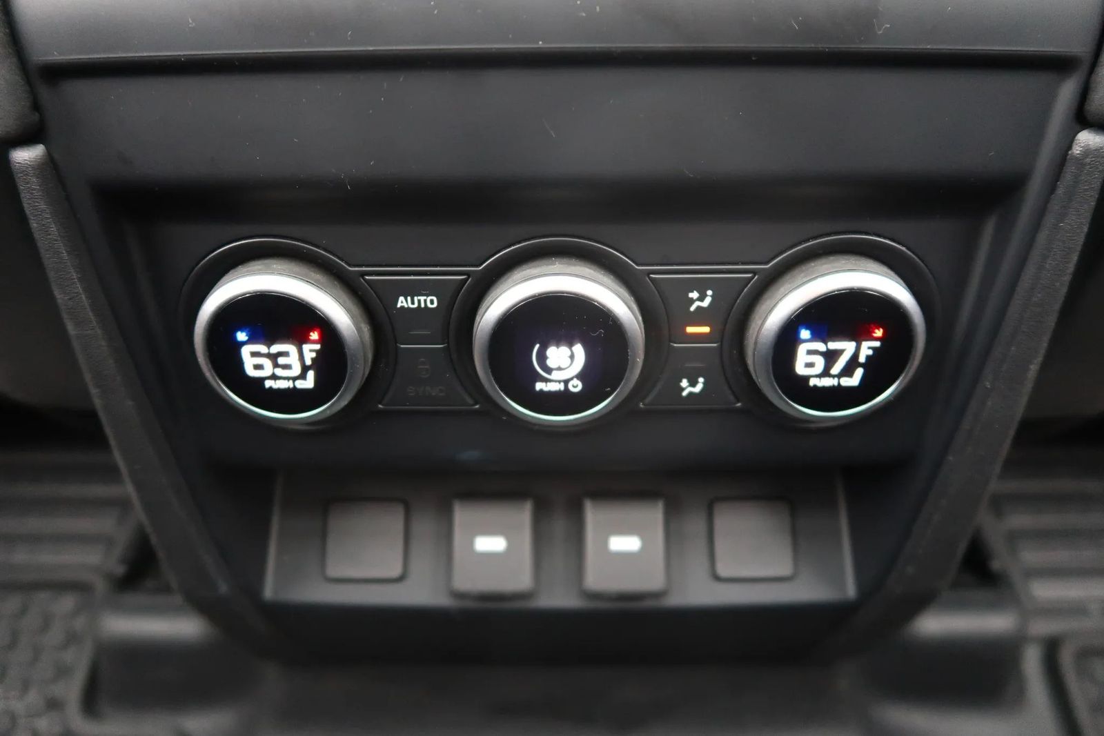 2023 Land Rover Defender 130 X-Dynamic SE AWD