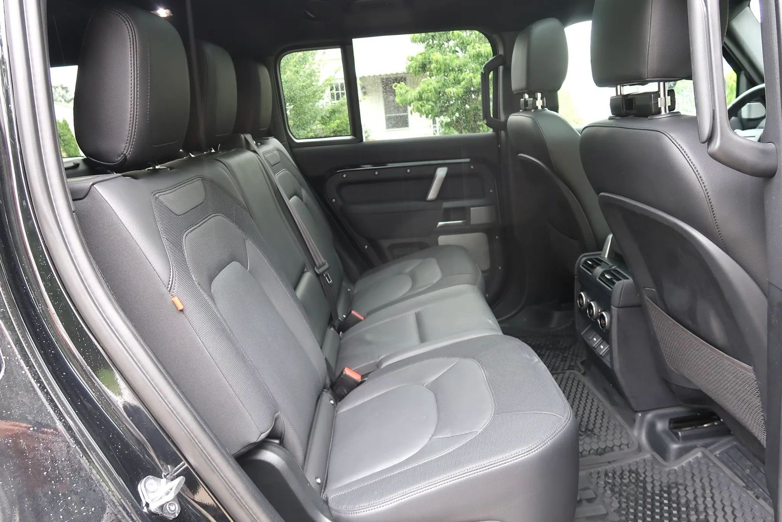 2023 Land Rover Defender 130 X-Dynamic SE AWD