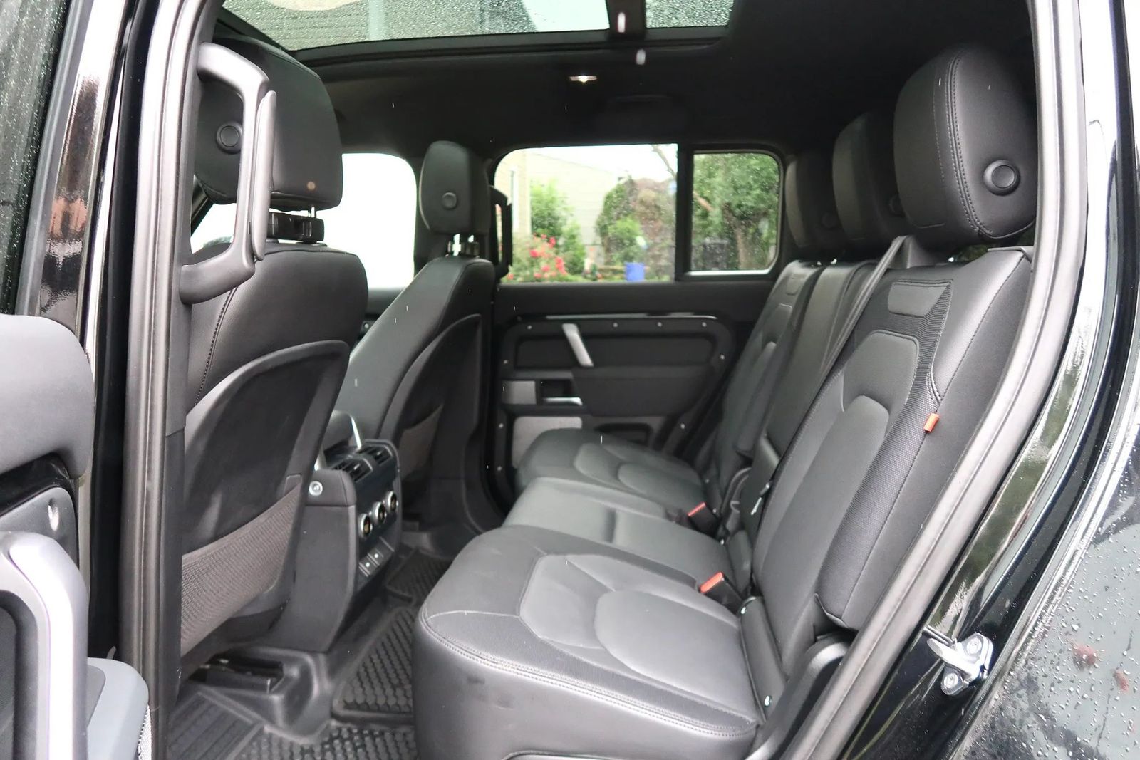 2023 Land Rover Defender 130 X-Dynamic SE AWD