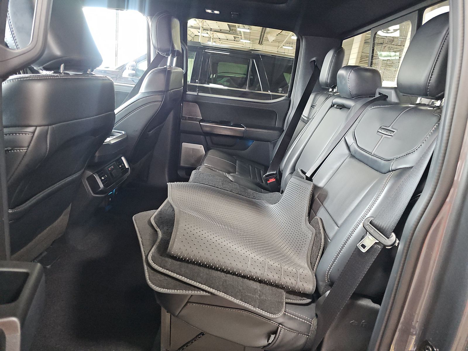 2023 Ford F-150 Platinum AWD