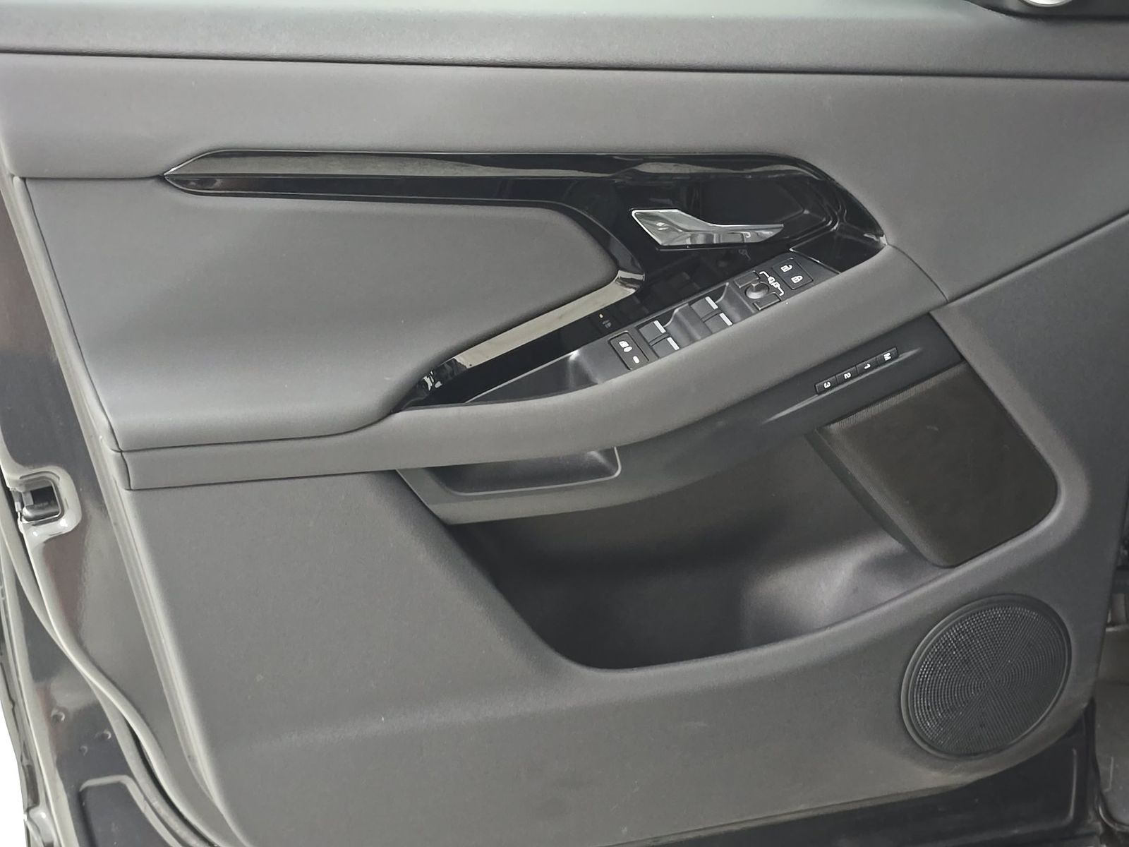 2024 Land Rover Range Rover Evoque Dynamic SE FWD