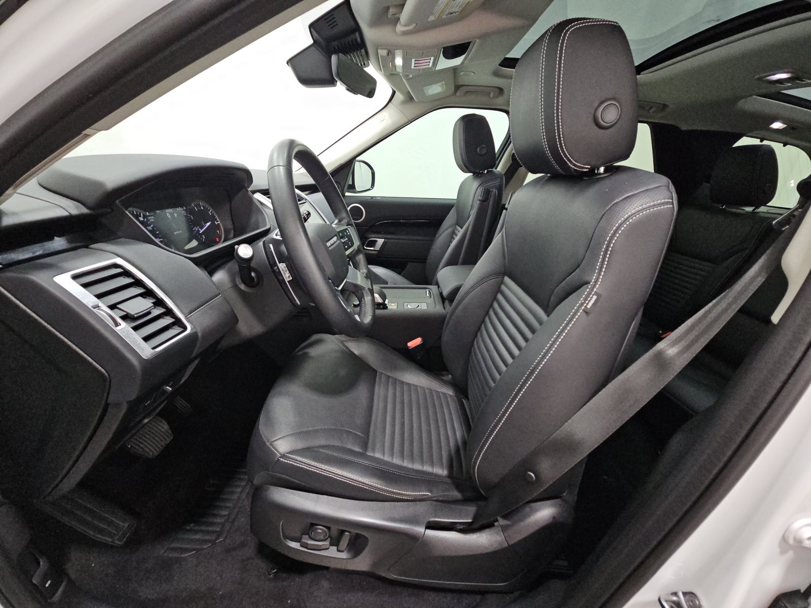 2023 Land Rover Discovery S FWD