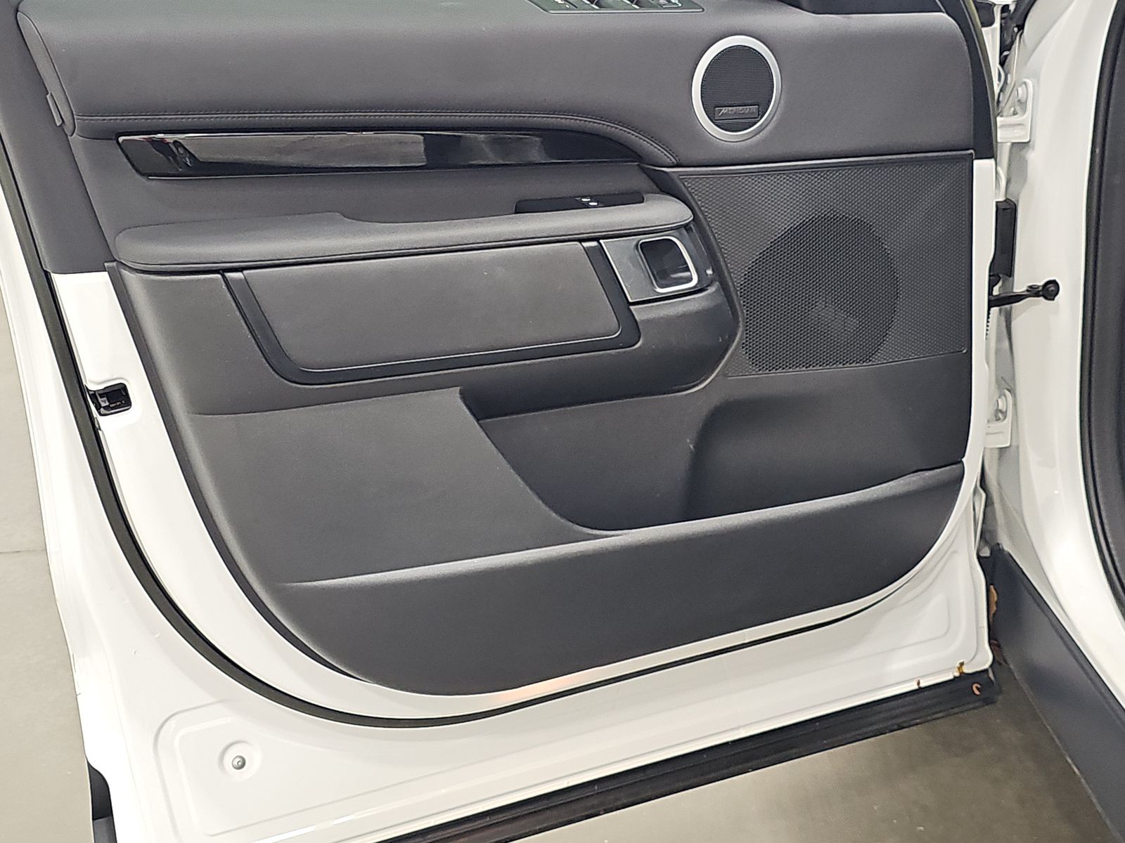 2023 Land Rover Discovery S FWD