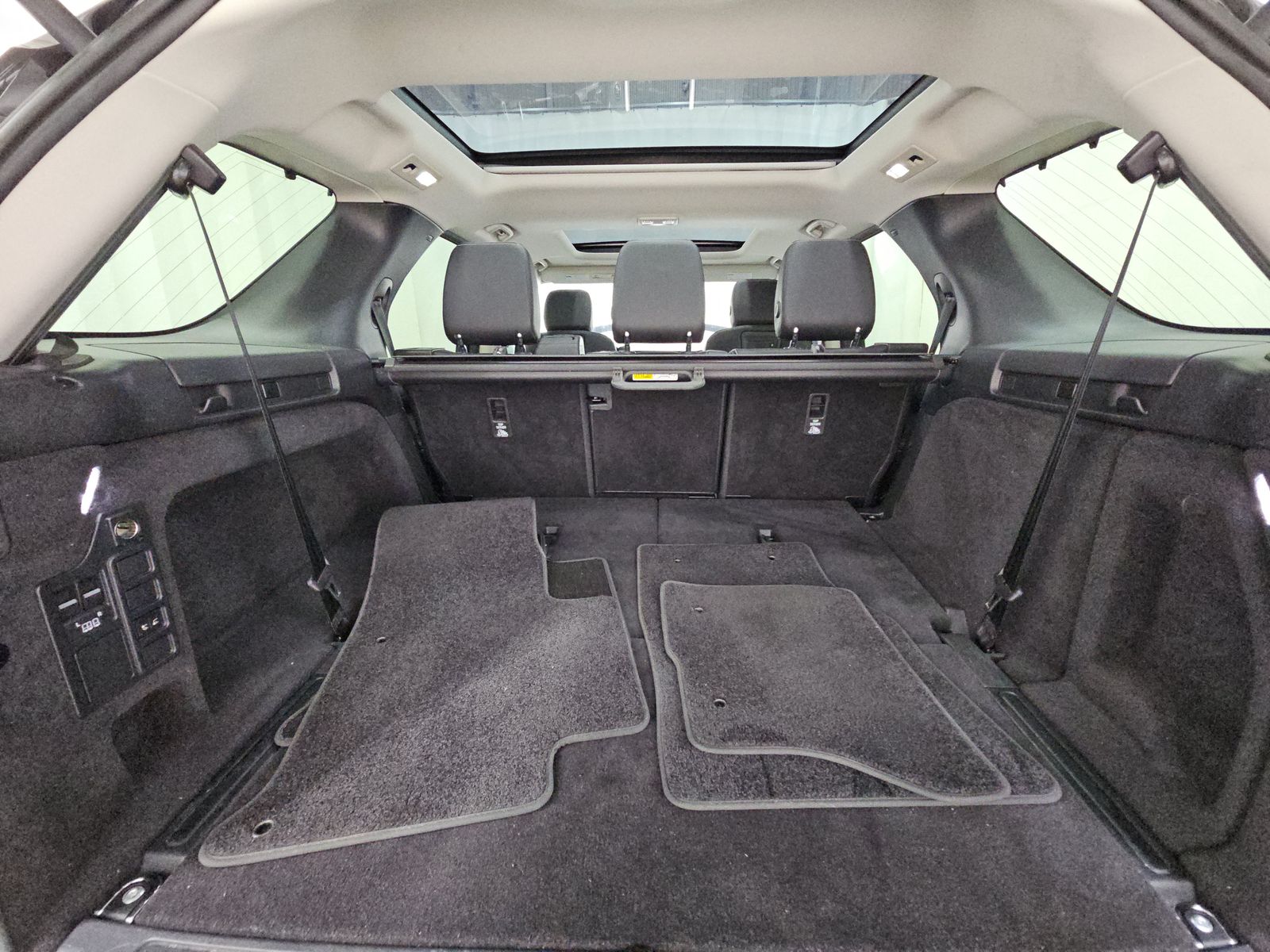 2023 Land Rover Discovery S FWD