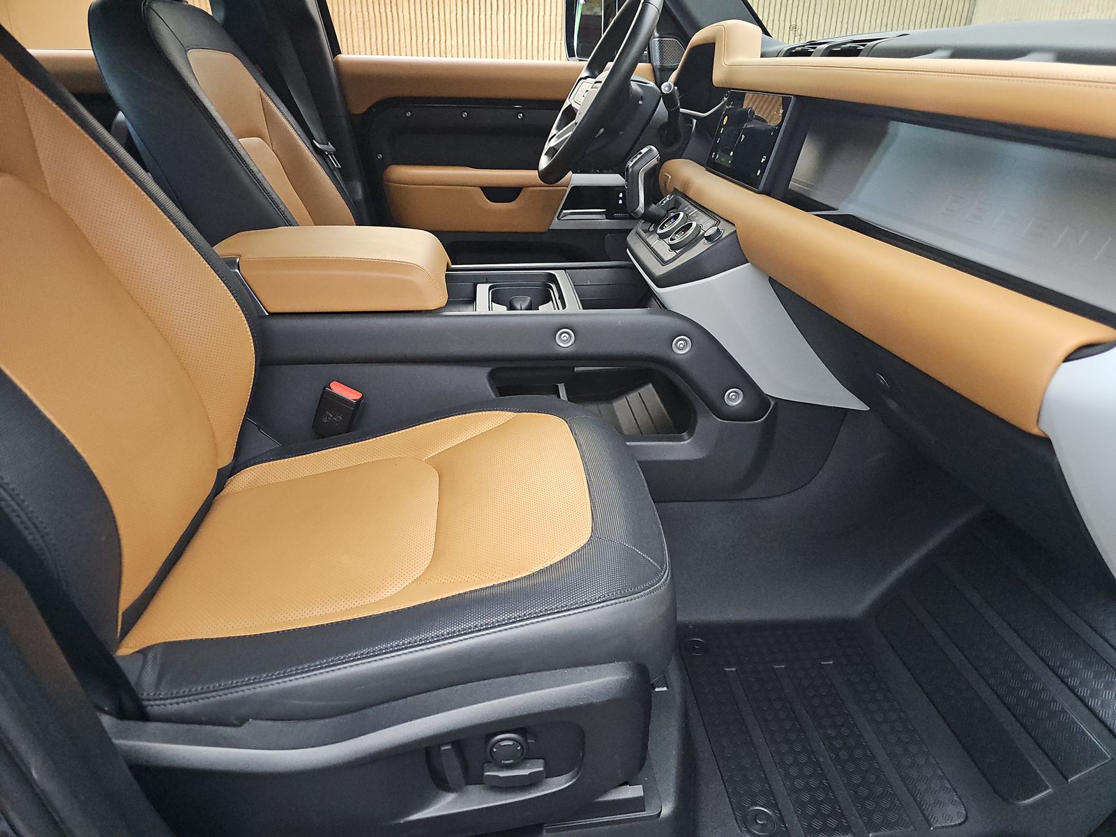 2023 Land Rover Defender 110 X-Dynamic SE AWD
