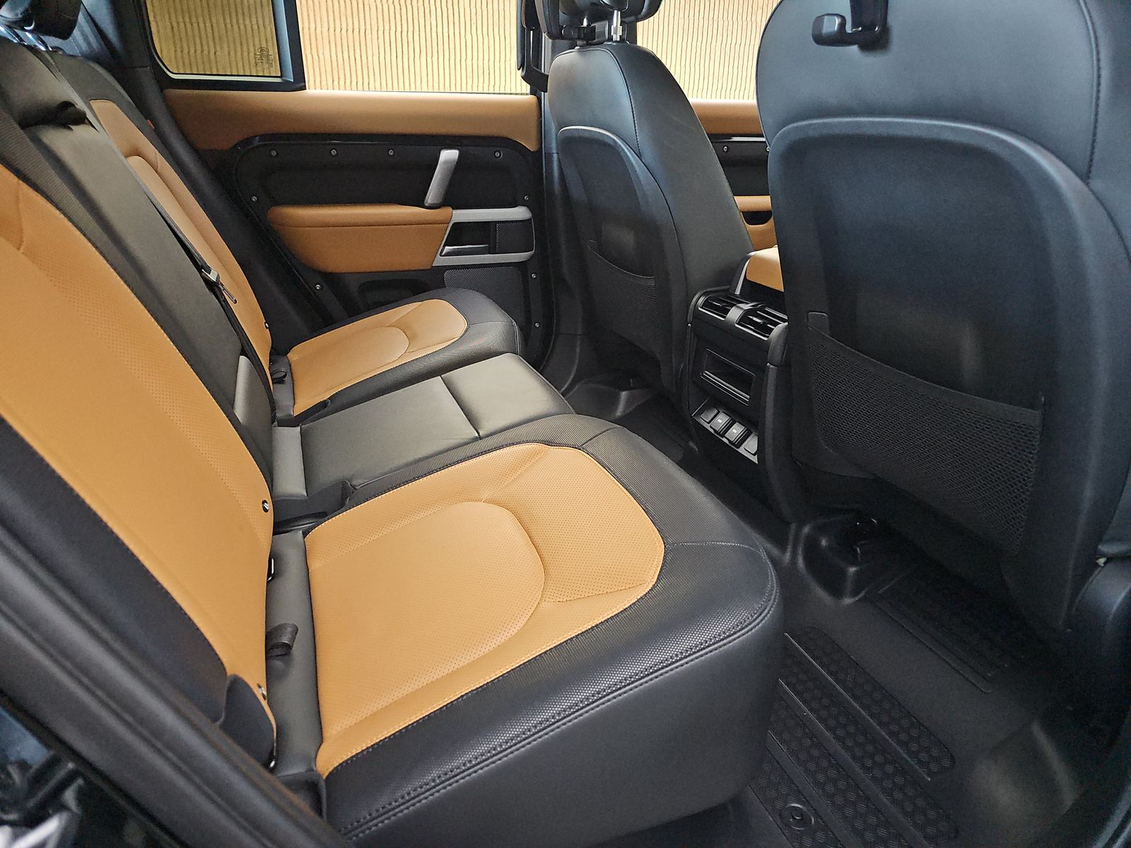 2023 Land Rover Defender 110 X-Dynamic SE AWD