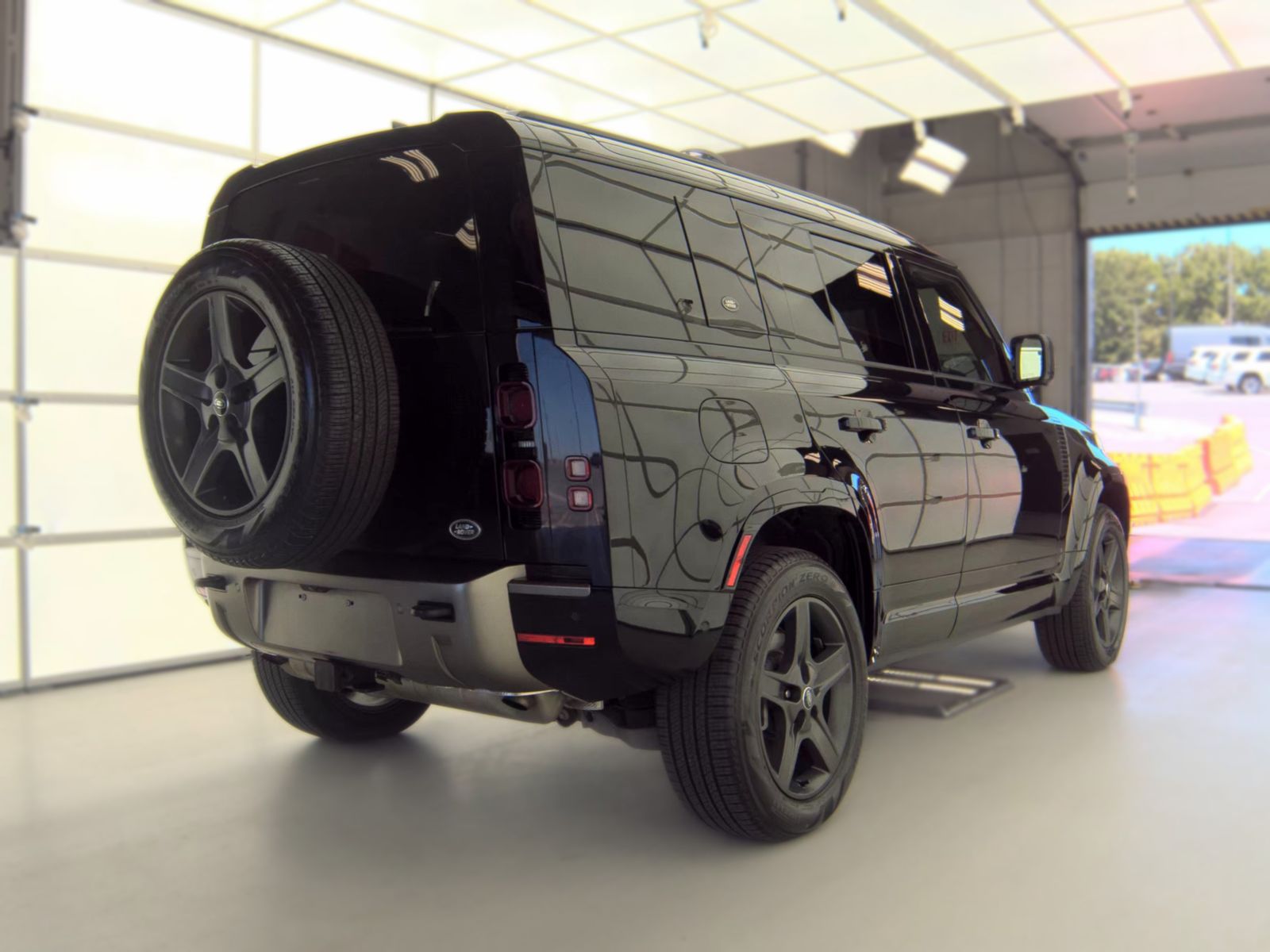 2023 Land Rover Defender 110 X-Dynamic SE AWD
