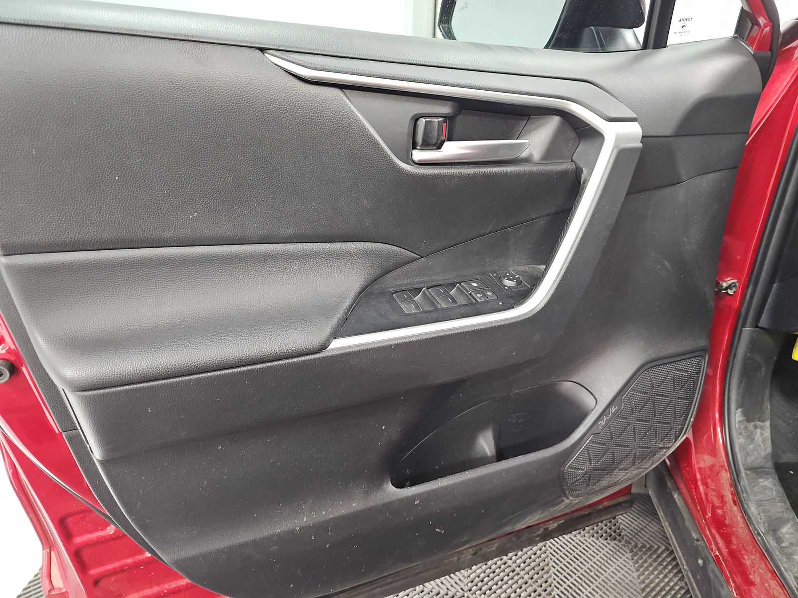 2025 Toyota RAV4 XLE FWD