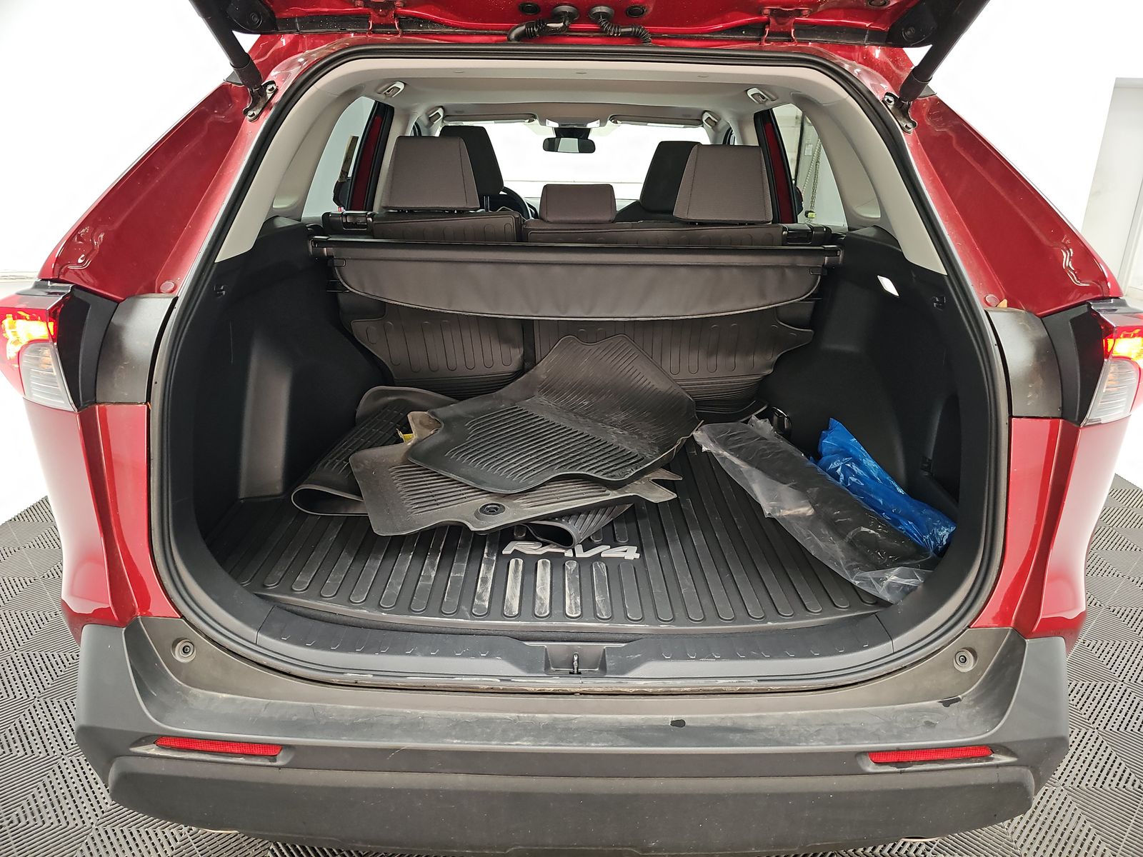2025 Toyota RAV4 XLE FWD