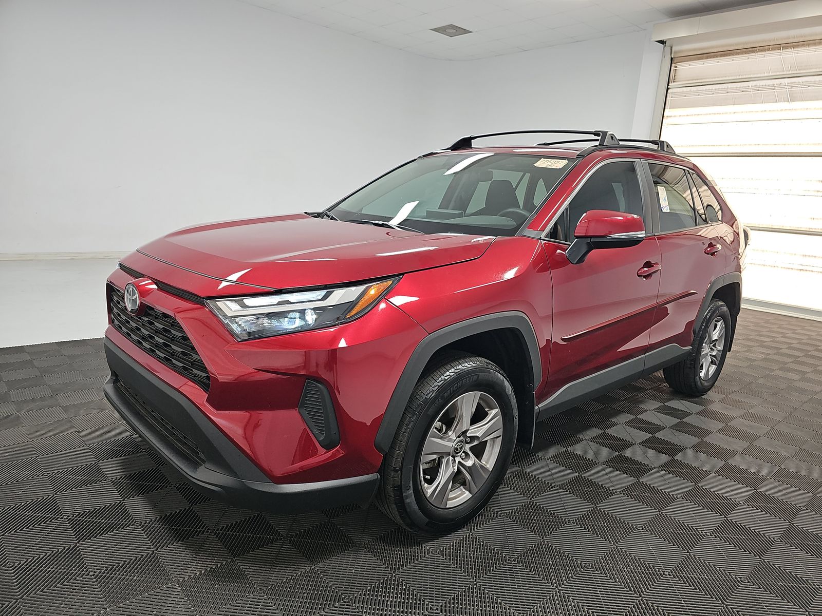 2025 Toyota RAV4 XLE FWD