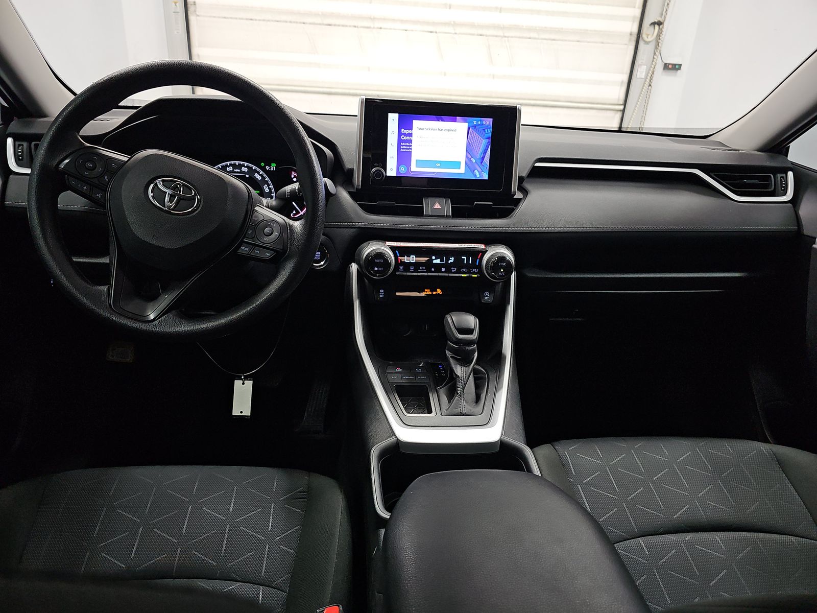 2025 Toyota RAV4 XLE FWD