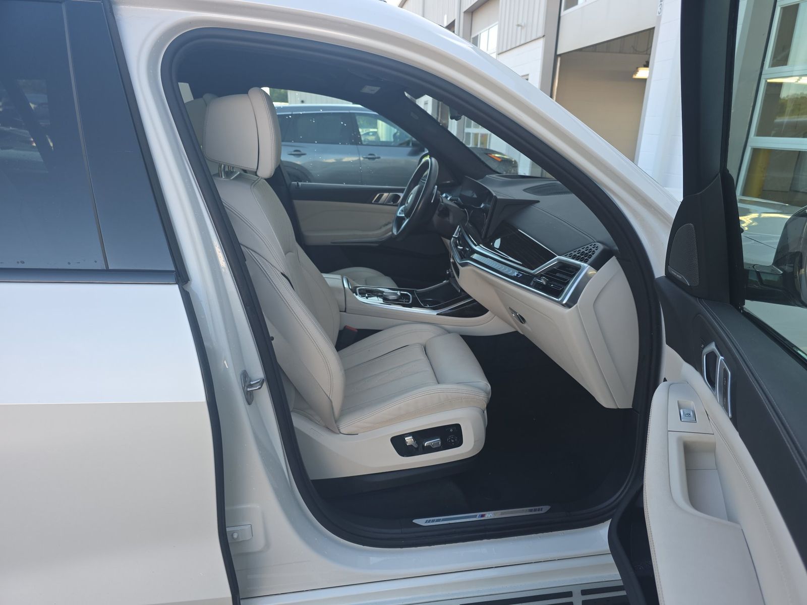 2025 BMW X7 xDrive40i AWD