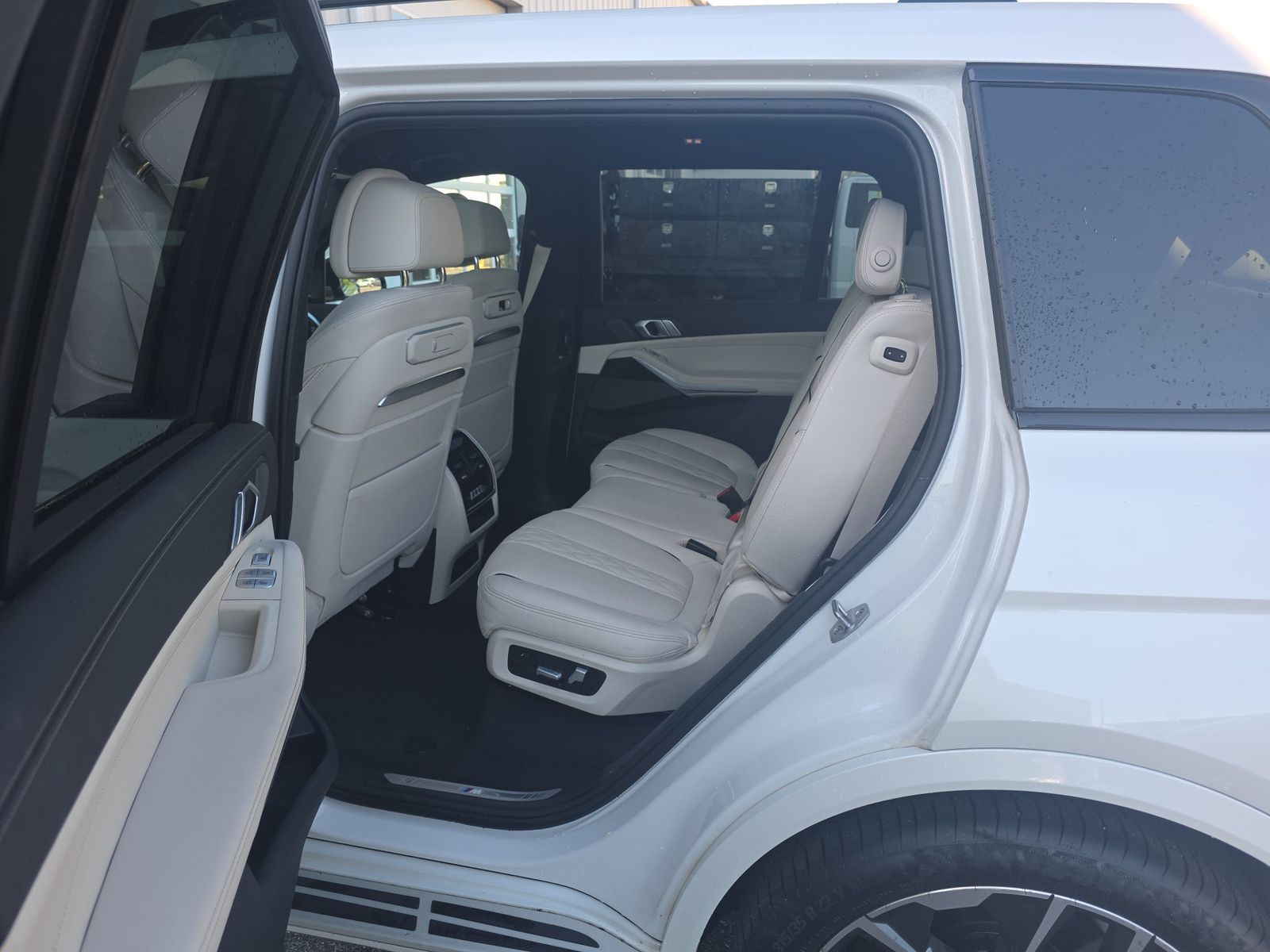 2025 BMW X7 xDrive40i AWD