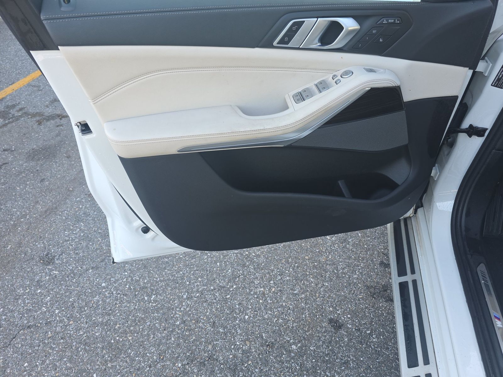 2025 BMW X7 xDrive40i AWD