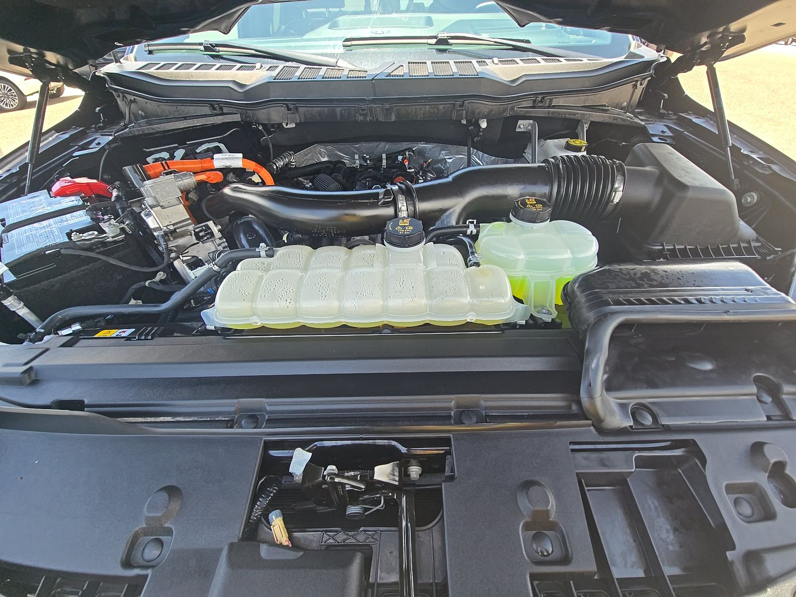 2025 Ford F-150 Hybrid Lariat AWD