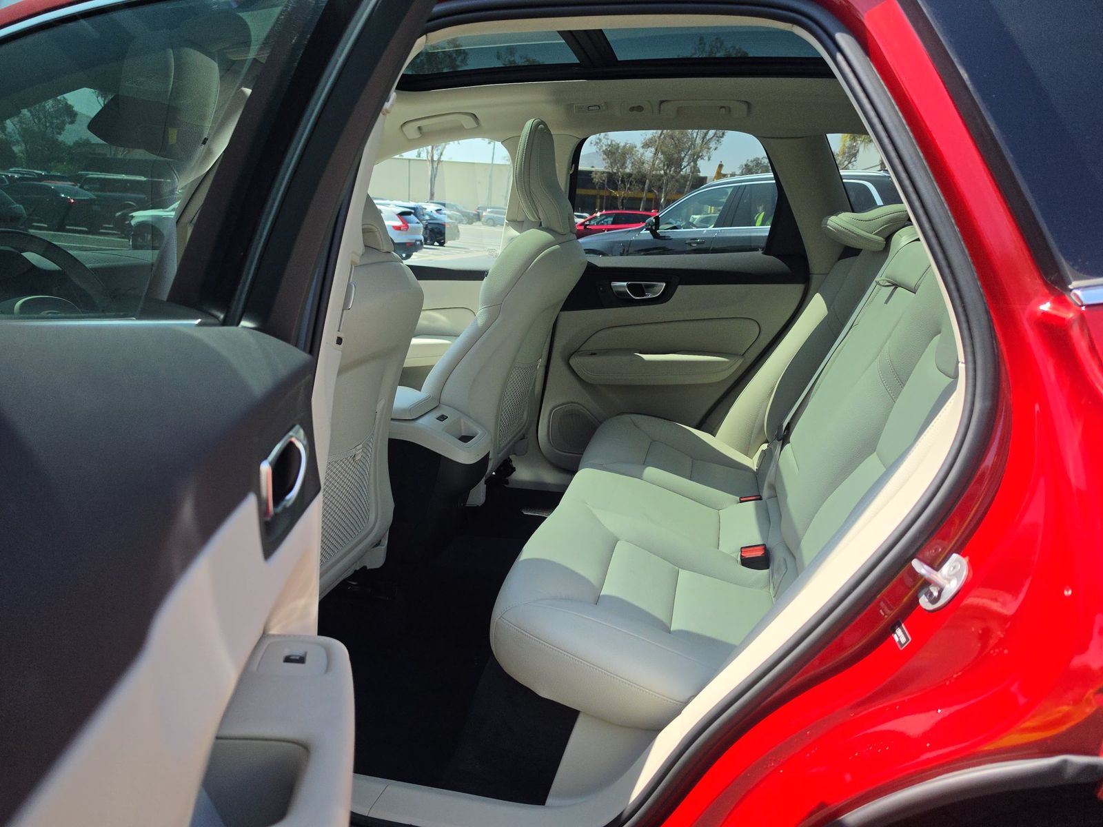 2023 Volvo XC60 B5 Plus AWD