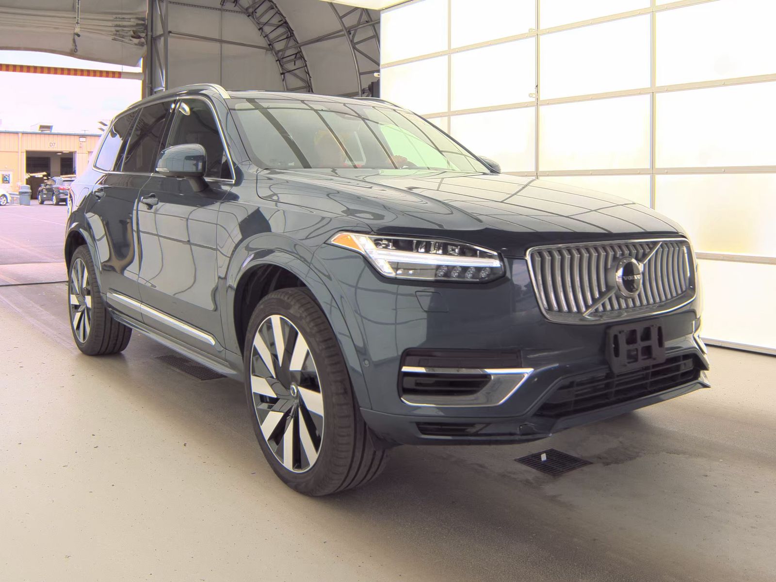 2025 Volvo XC90 Plug-In Hybrid T8 Plus AWD