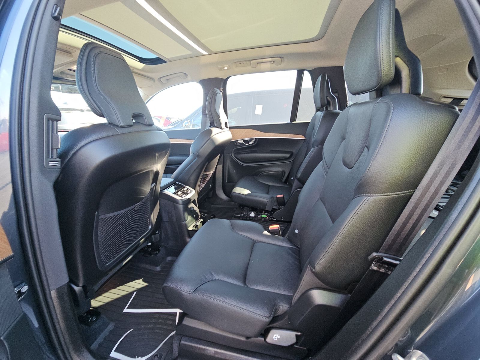 2025 Volvo XC90 Plug-In Hybrid T8 Plus AWD