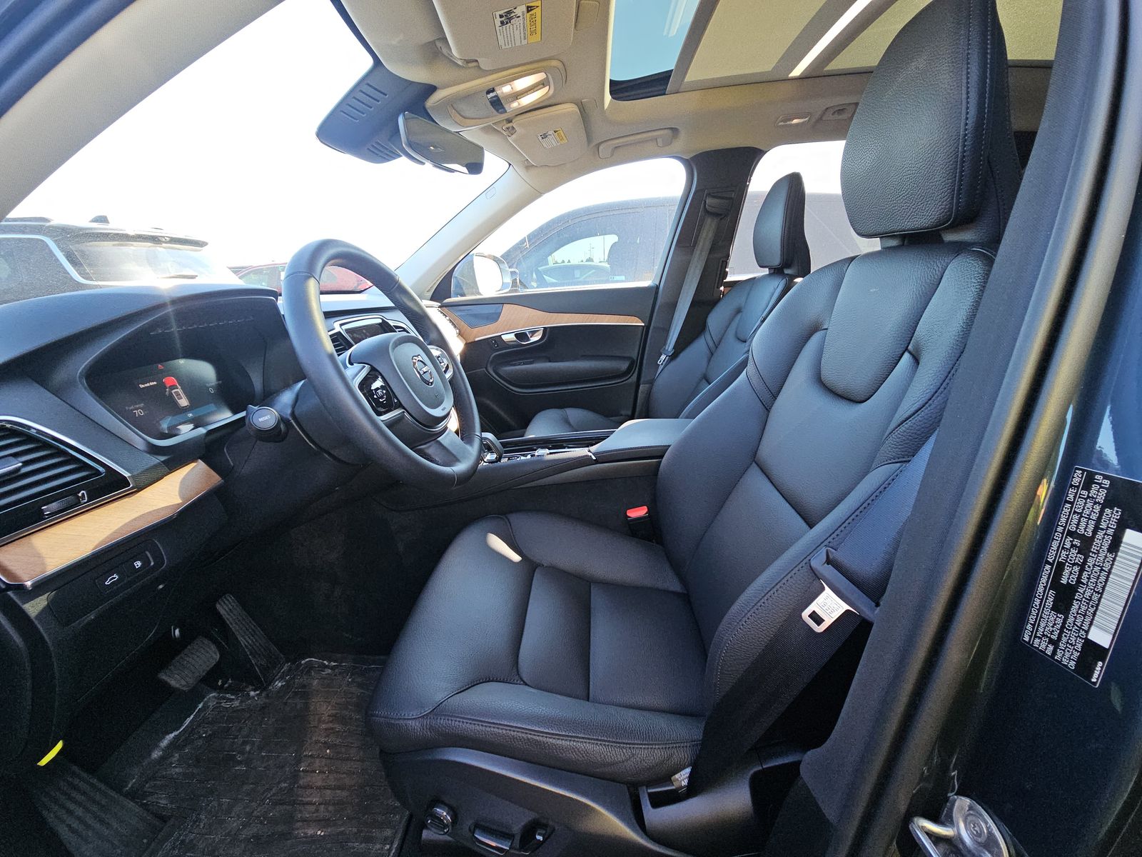 2025 Volvo XC90 Plug-In Hybrid T8 Plus AWD